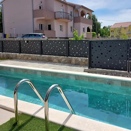 Appartamento Family-friendly With Swimming Pool Milovcici, Krk - 25984 Malinska