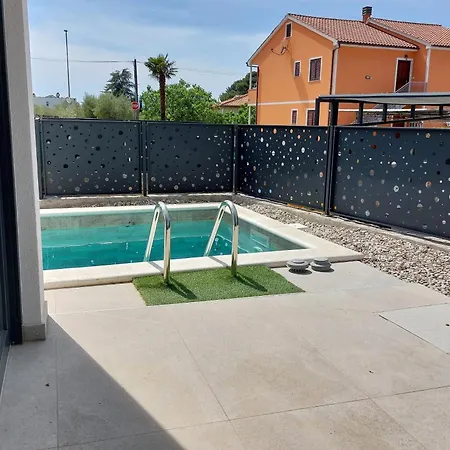 Family-friendly With Swimming Pool Milovcici, Krk - 25984 Malinska