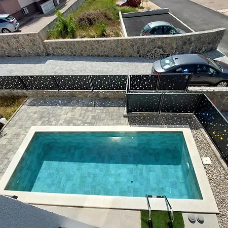 Family-friendly With Swimming Pool Milovcici, Krk - 25984 Malinska