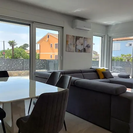 Family-friendly With Swimming Pool Milovcici, Krk - 25984 Appartamento