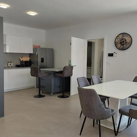 Appartamento Family-friendly With Swimming Pool Milovcici, Krk - 25984 *