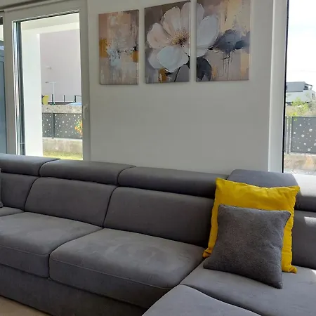 Appartamento Family-friendly With Swimming Pool Milovcici, Krk - 25984
