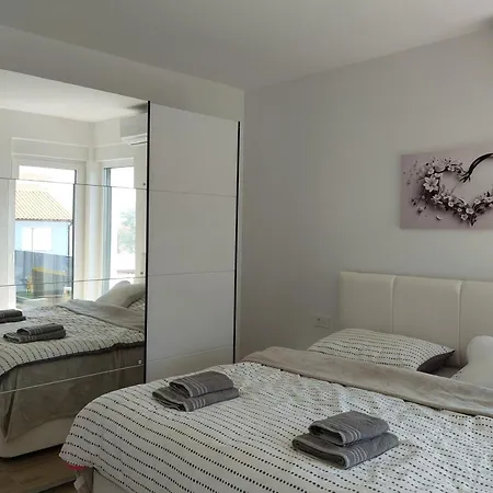 Family-friendly With Swimming Pool Milovcici, Krk - 25984 Appartamento Malinska